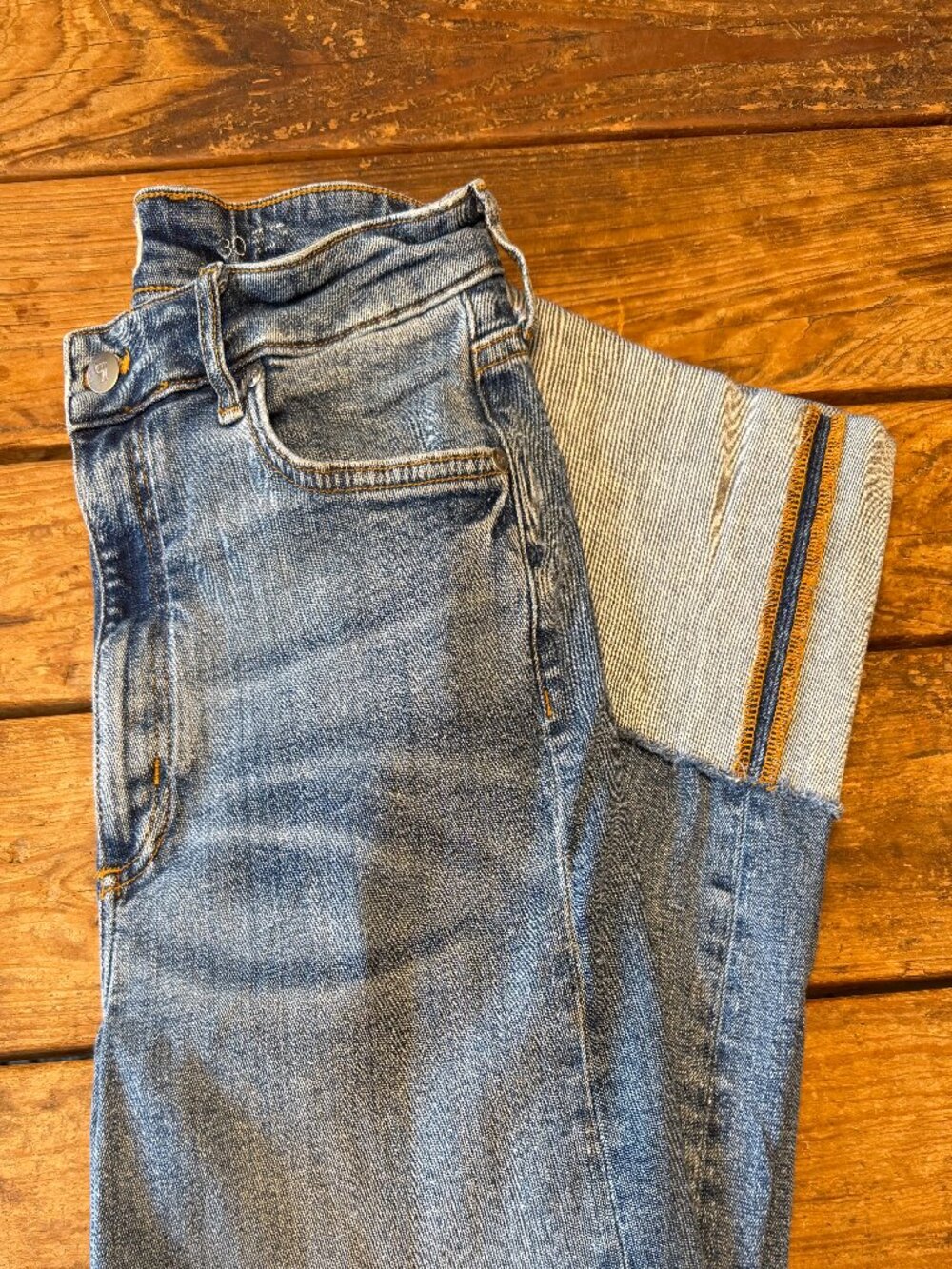 Pilcro High Rise, Rolled Cuff Jeans, size 30 - Picture 4 of 6